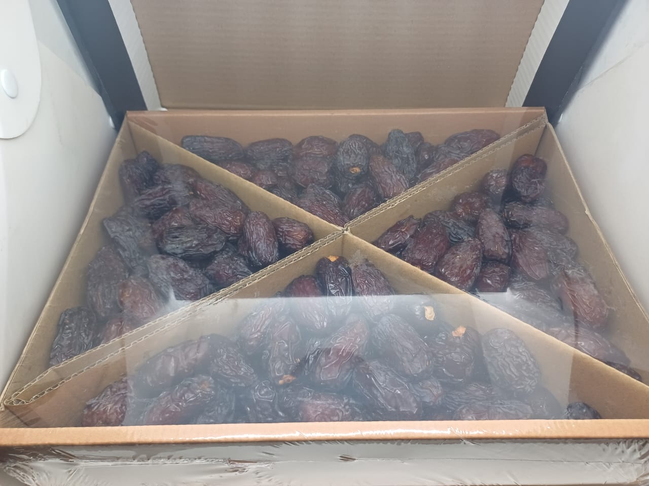 Super Jumbo Egyptian Medjool Dates