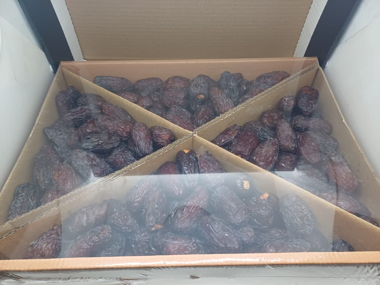 Super Jumbo Egyptian Medjool Dates